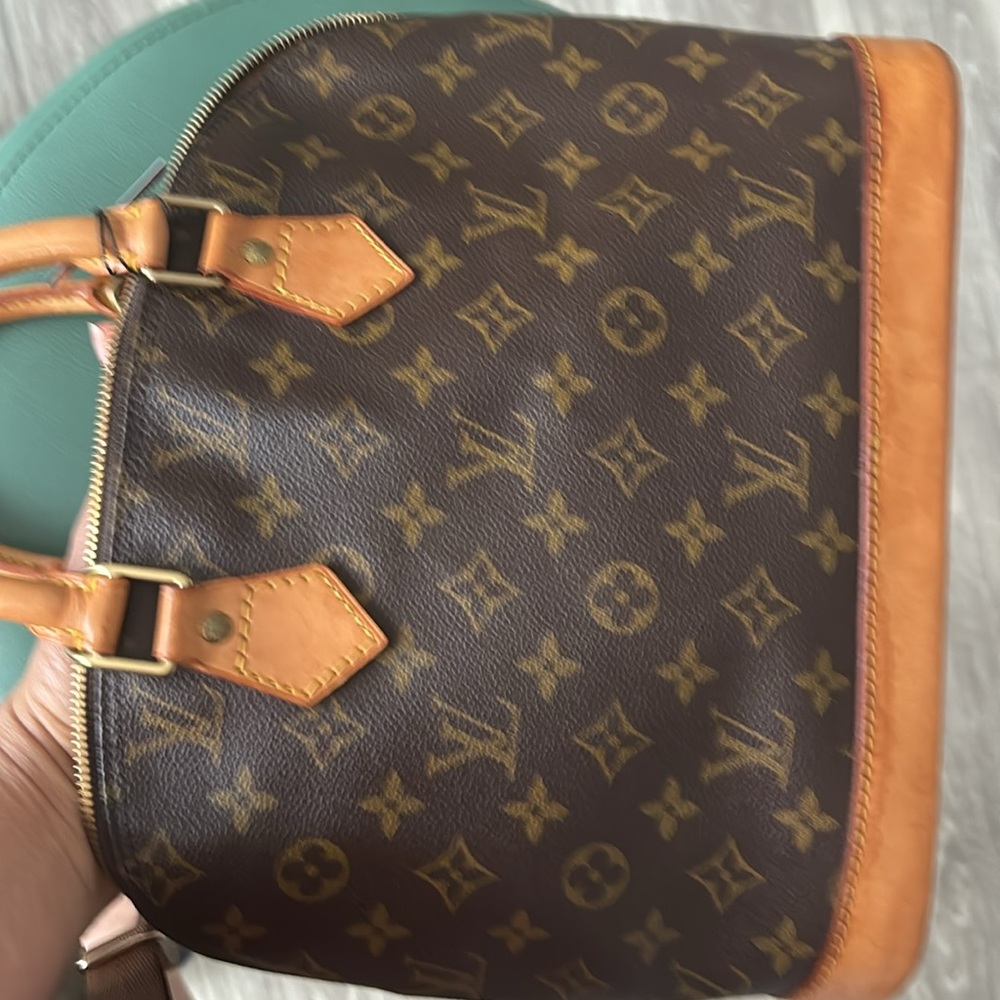 LV Alma Handbag - Picture 4 of 11